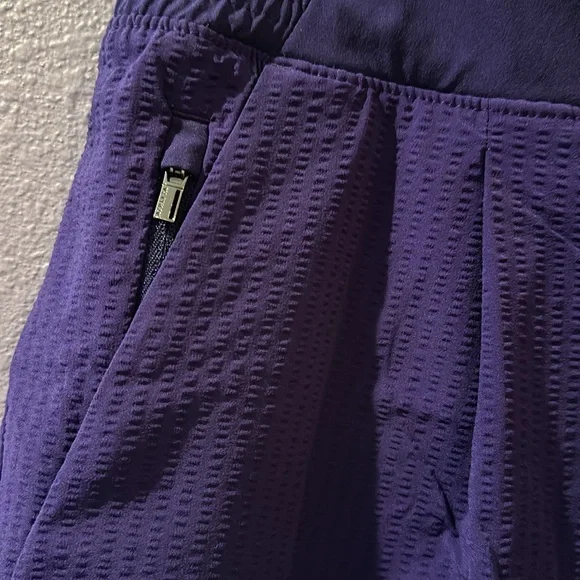 Athleta Textured Brooklyn Shorts, Purple, Size 14 - Picture 4 of 5